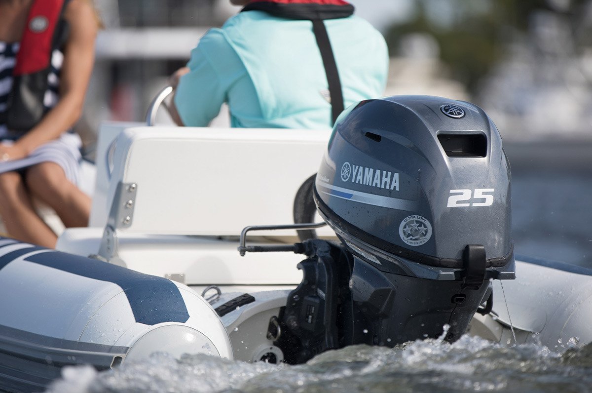 Yamaha 25hp Portable Outboard Motor 20″ Shaft Standard Rotation Grey F25LWTC view 3