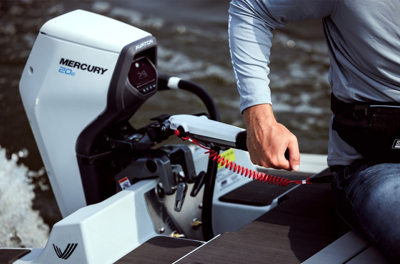 Mercury Avator Electric Outboard – 20ESH – 5hp Equivalent, Tiller, 15″ Shaft view 5