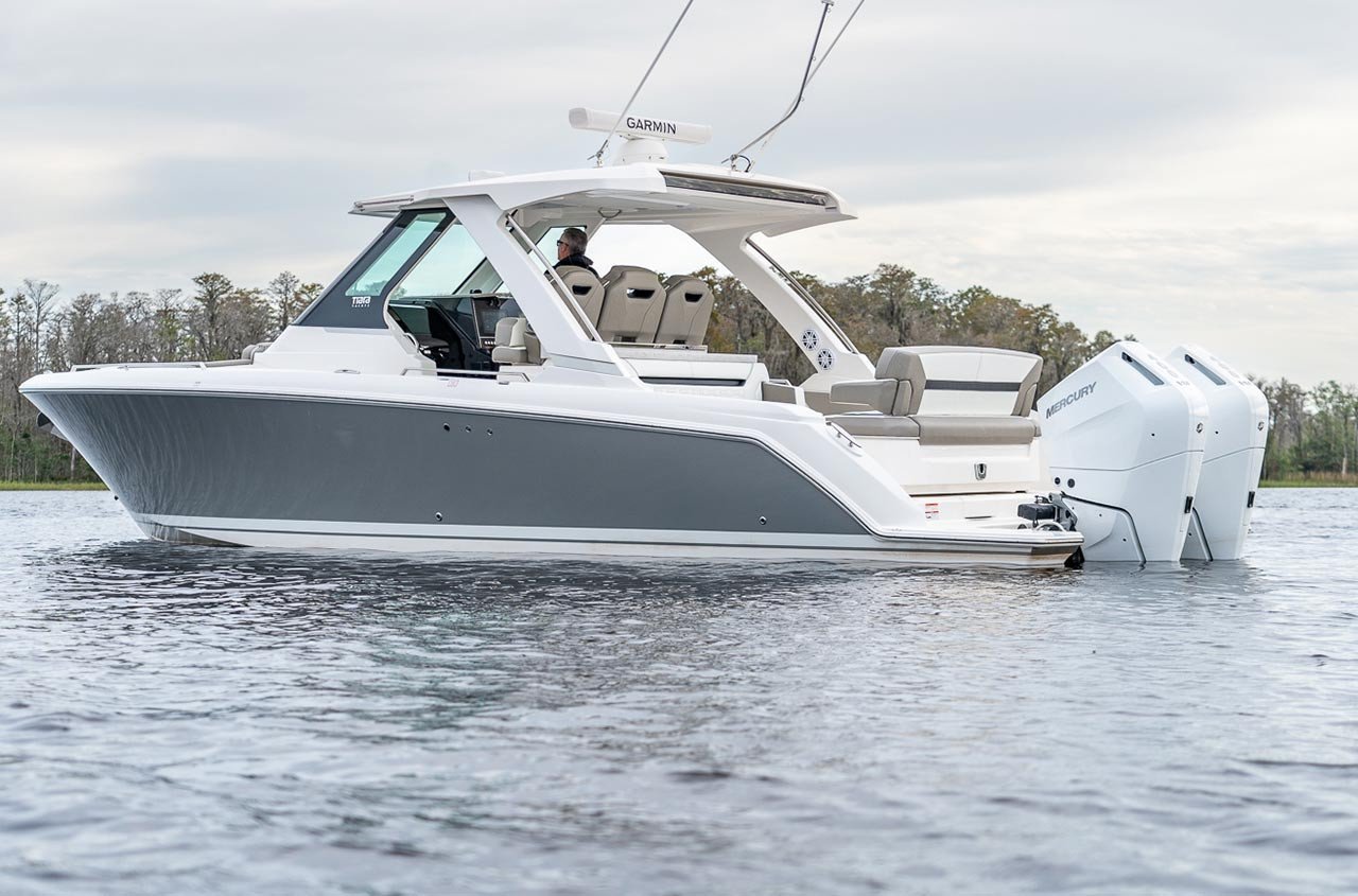 Mercury 400HP Verado V10 4-Stroke Outboard | Counter Rotation | Electric Start | 35″ XX-Long | White | Verado 400CXXXL V10 WH view 4